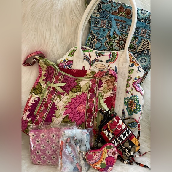 VERA BRADLEY 8 Piece Reseller Bundle - different patterns - Picture 1 of 8